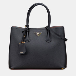 Prada: Чёрная сумка 