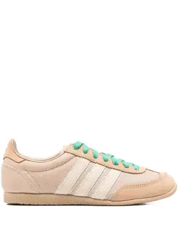 adidas: Светлые кроссовки 