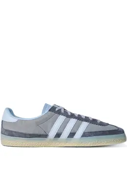 adidas: Кроссовки 