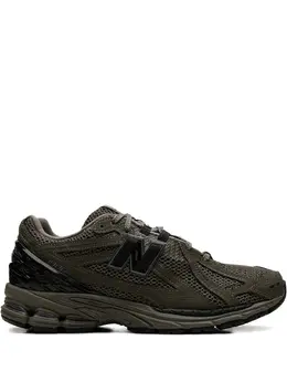 New Balance: Зелёные кроссовки 