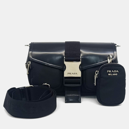 Prada: Чёрная сумка 