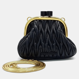 Miu Miu: Чёрная сумка 
