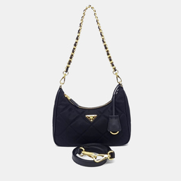 Prada: Чёрная сумка 