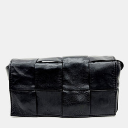 Bottega Veneta: Чёрная поясная сумка  Cassette