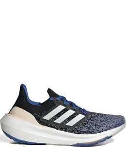 adidas: Светлые кроссовки  UltraBoost