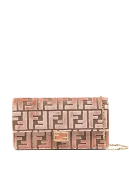 FENDI: Розовый клатч  Baguette