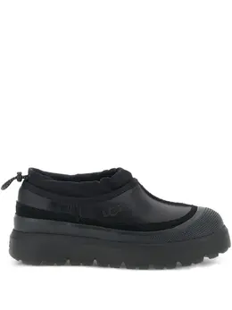 UGG: Чёрные ботинки  Tasman