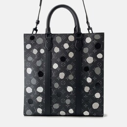 Louis Vuitton: Чёрная сумка 