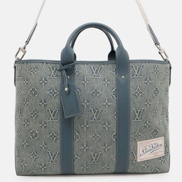 Louis Vuitton: Светлая сумка-шоппер 