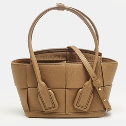 Bottega Veneta: Коричневая сумка на руку  Arco