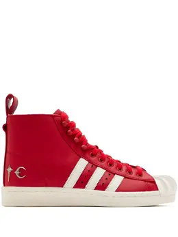 adidas: Красные кроссовки 