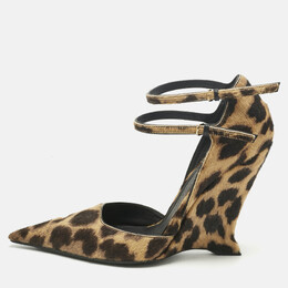 Salvatore Ferragamo: Бежевые туфли 