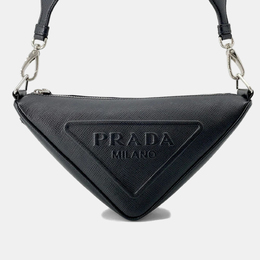 Prada: Чёрная сумка 