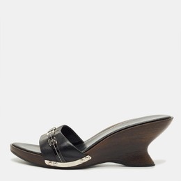 Salvatore Ferragamo: Чёрные сандалии 