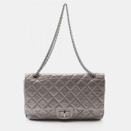 Chanel: Серебристая сумка 