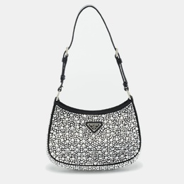 Prada: Чёрная сумка 