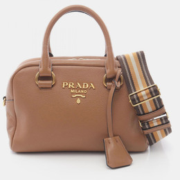 Prada: Коричневая сумка 