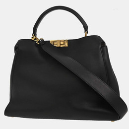 Fendi: Чёрная сумка  Peekaboo