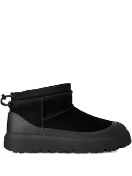 UGG: Чёрные ботинки 