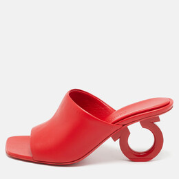 Salvatore Ferragamo: Красные сандалии 
