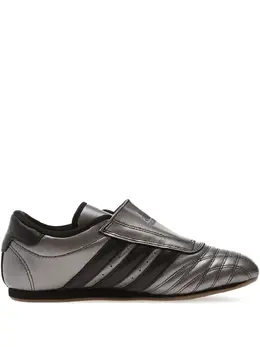 adidas: Кроссовки 