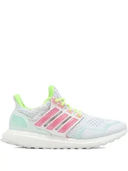adidas: Белые кроссовки  UltraBoost