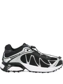 Salomon: Чёрные кроссовки 