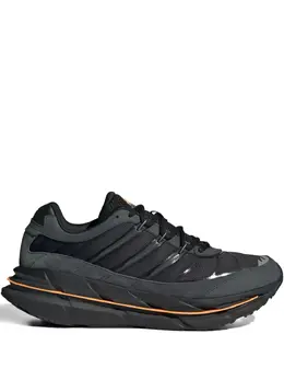 adidas: Тёмные кроссовки 