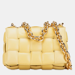 Bottega Veneta: Жёлтая сумка  Chain Cassette