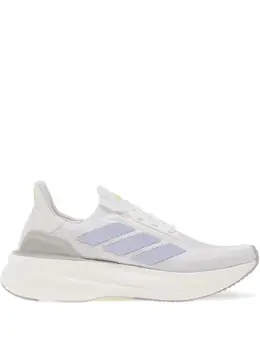 adidas: Белые кроссовки  UltraBoost