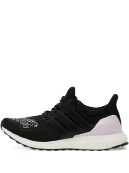 adidas: Чёрные кроссовки  UltraBoost