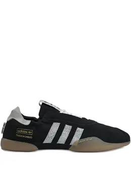 adidas: Чёрные кроссовки 