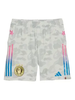 adidas: Шорты с принтом 