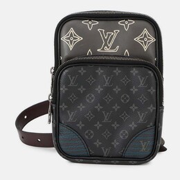 Louis Vuitton: Чёрная сумка 