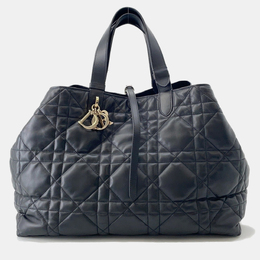 Dior: Чёрная сумка 