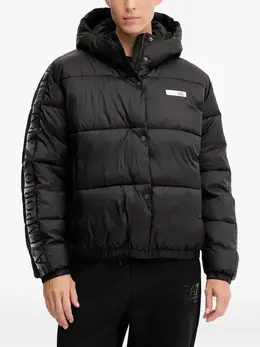 Ea7 Emporio Armani: Чёрная куртка 