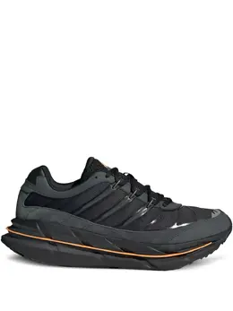 adidas: Тёмные кроссовки 
