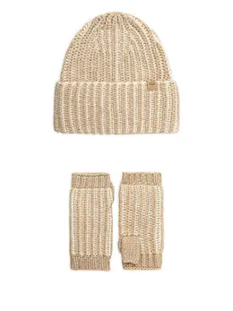 UGG: Бежевая шапка 