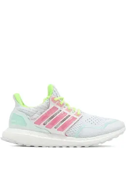 adidas: Белые кроссовки  UltraBoost