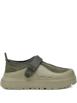 UGG: Тёмные кроссовки 