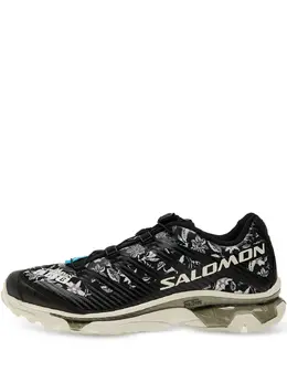 Salomon: Чёрные кроссовки 