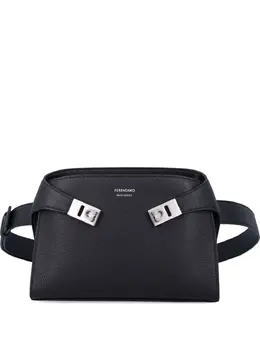 Ferragamo: Чёрная поясная сумка 